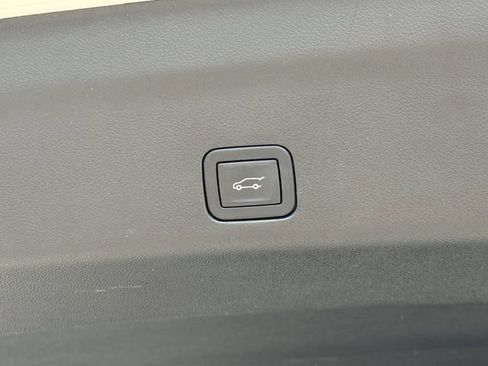 Used 2025 Chevrolet Tahoe Premier AWD/4WD image 29
