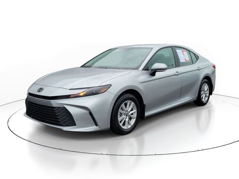 Used 2025 Toyota Camry LE w/ Convenience Package AWD/4WD image 2