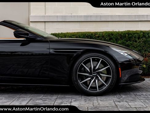 Used 2019 Aston Martin DB11 Volante image 21