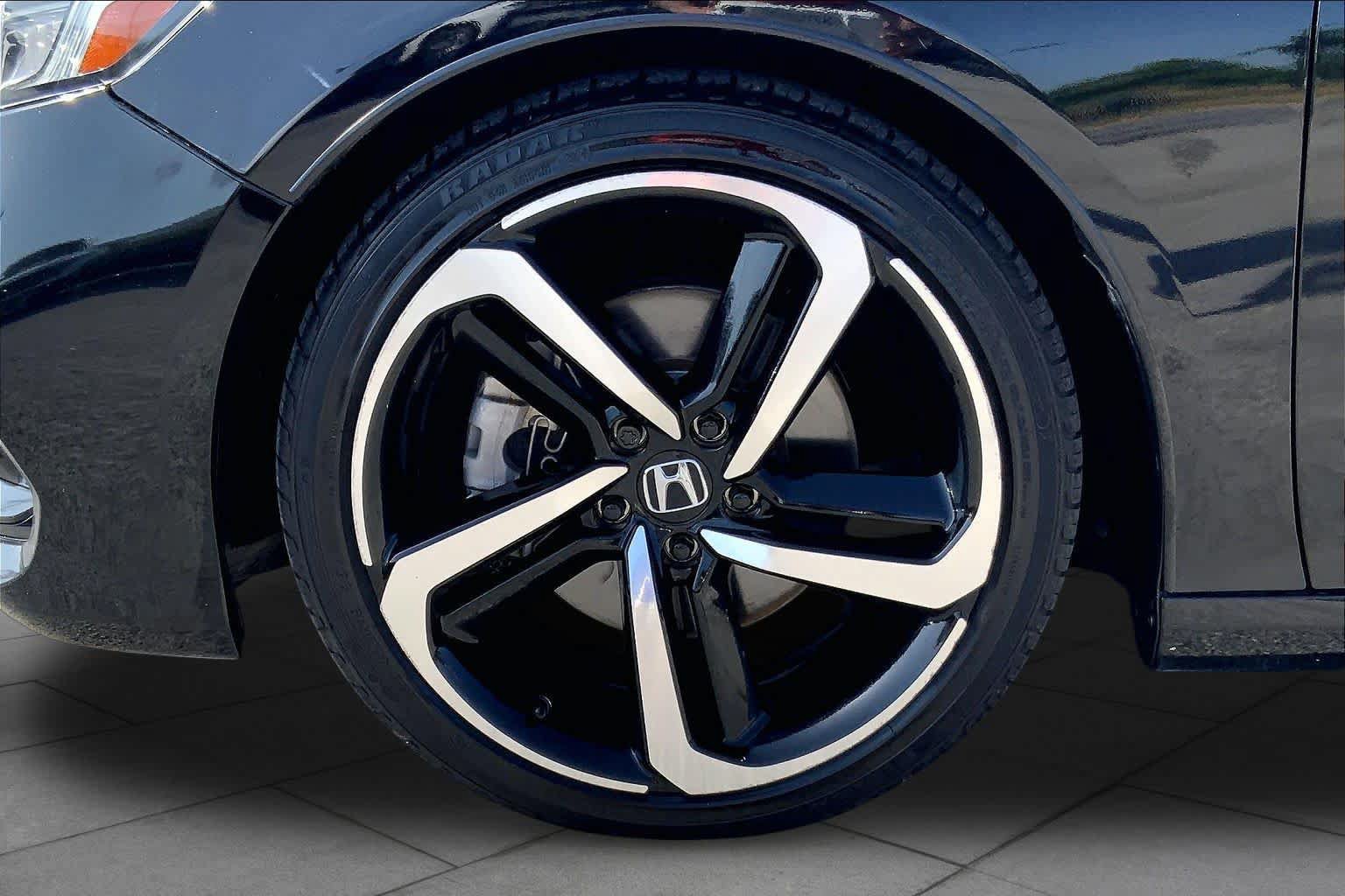 Used 2018 Honda Accord Sport image 11