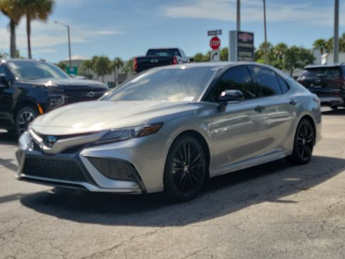 Used 2023 Toyota Camry XSE FWD image 7
