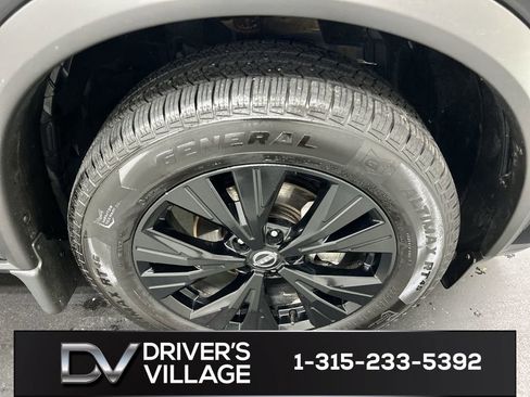 Used 2023 Nissan Rogue SV w/ SV Premium B Package image 8