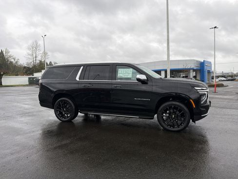 New 2026 Chevrolet Suburban Premier image 7