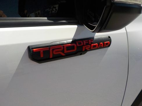 Used 2020 Toyota Tacoma TRD Off-Road AWD/4WD image 9