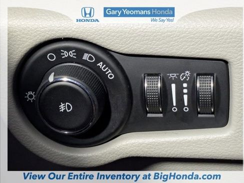 Used 2018 Chrysler Pacifica Limited image 23