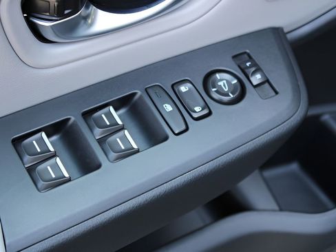 Used 2025 Honda Pilot EX-L image 17