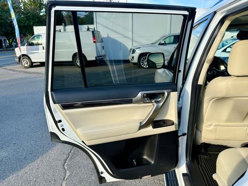 Used 2020 Lexus GX 460 Premium image 19