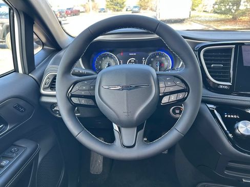 New 2026 Chrysler Pacifica Select w/ S Appearance Package FWD image 10
