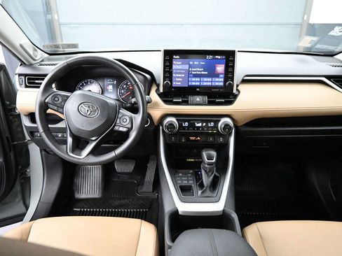 Used 2022 Toyota RAV4 XLE Premium AWD/4WD image 18