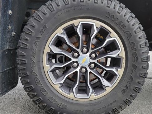 Used 2020 Chevrolet Colorado ZR2 image 15
