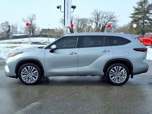 Used 2024 Toyota Highlander Platinum image 7