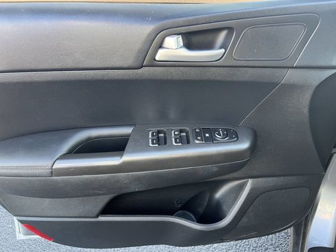 Used 2022 Kia Sportage LX image 15