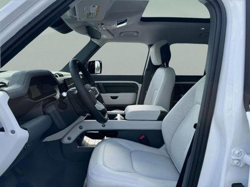 Certified 2025 Land Rover Defender 130 X-Dynamic SE image 27