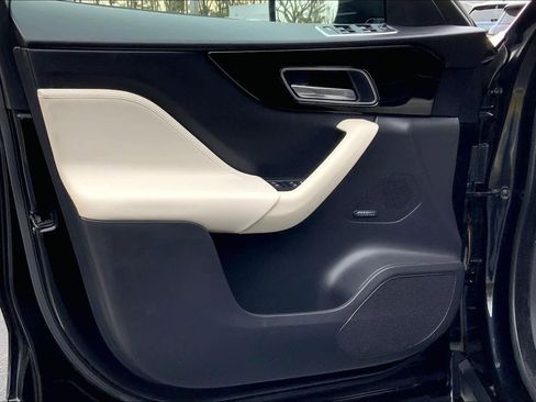 Used 2017 Jaguar F-PACE R-Sport image 20