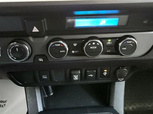 Used 2023 Toyota Tacoma TRD Off-Road image 38