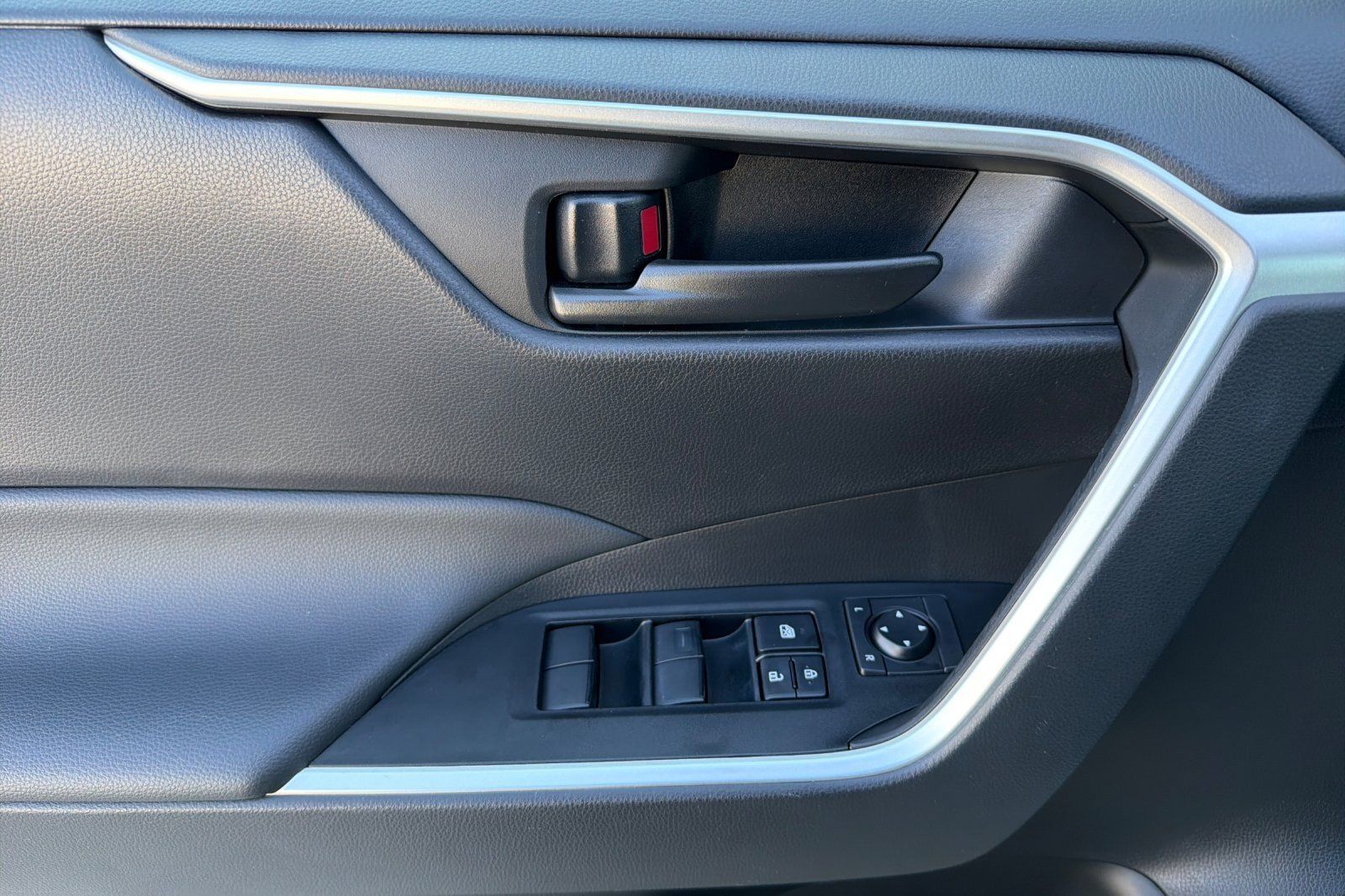 Certified 2025 Toyota RAV4 LE FWD image 10