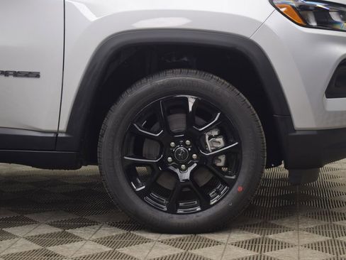 New 2026 Jeep Compass Latitude image 7