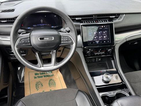 Used 2023 Jeep Grand Cherokee Altitude AWD/4WD image 16