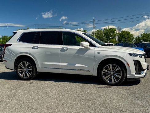Used 2022 Cadillac XT6 Premium Luxury AWD/4WD image 2
