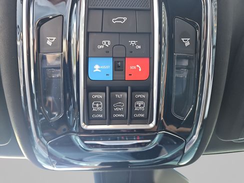 Used 2022 Jeep Grand Cherokee Summit AWD/4WD image 18