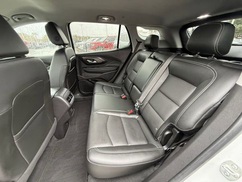 Used 2024 GMC Terrain SLT image 29