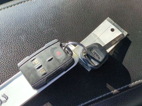 Used 2015 GMC Canyon SLE image 34