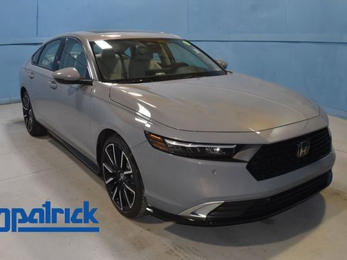 Used 2025 Honda Accord Touring image 1
