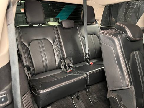 Used 2019 Ford Expedition Platinum image 30