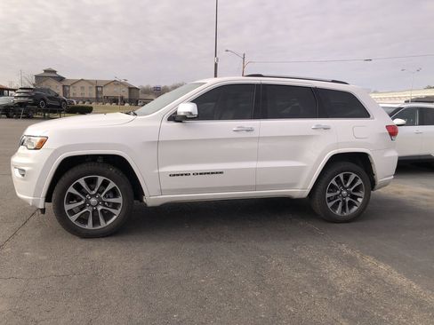 Used 2018 Jeep Grand Cherokee Overland image 3