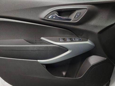 Used 2025 Chevrolet Trax LS w/ LS Convenience Package image 22