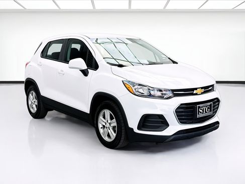 Used 2020 Chevrolet Trax LS FWD image 3