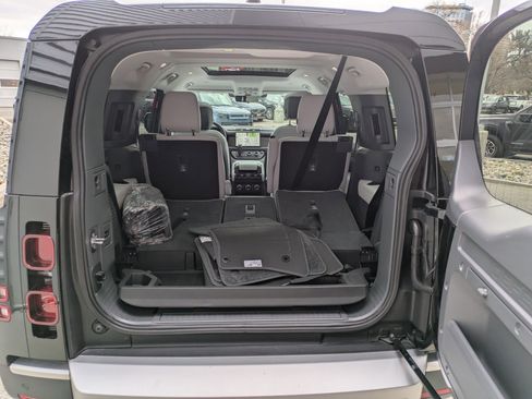 Used 2025 Land Rover Defender 130 S image 32