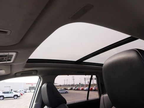 Used 2025 Toyota Grand Highlander AWD image 9