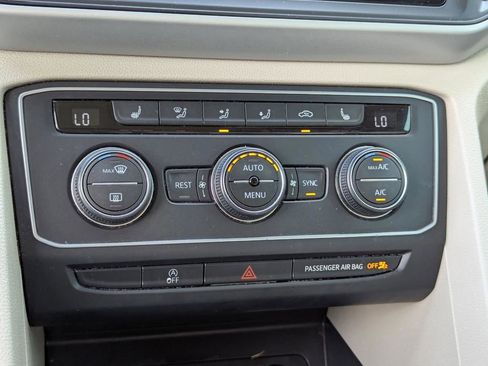 Used 2021 Volkswagen Atlas SE w/ Panoramic Sunroof Package FWD image 38