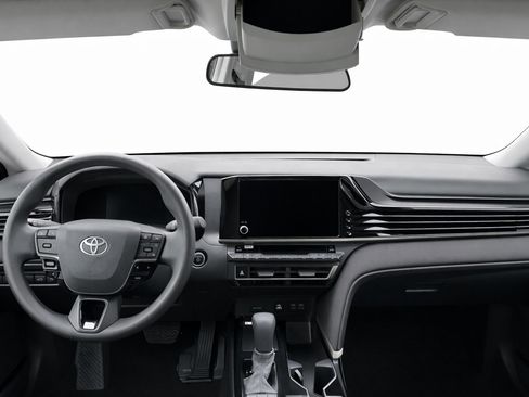 Used 2025 Toyota Camry LE image 12