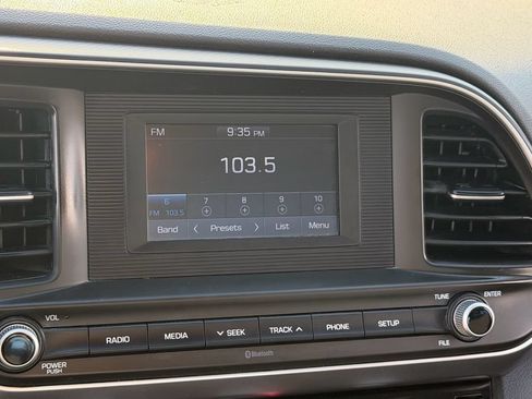 Used 2020 Hyundai Elantra SE w/ Cargo Package (C1) FWD image 19