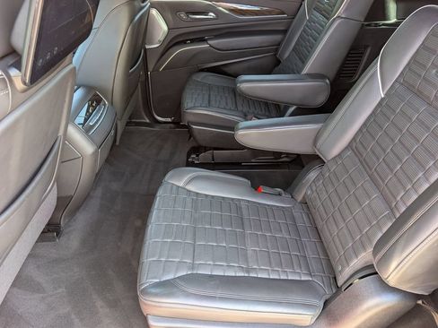 Used 2024 Cadillac Escalade ESV Sport Platinum AWD/4WD image 17