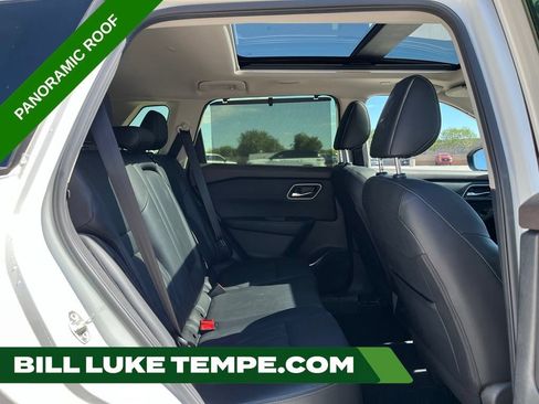 Used 2023 Nissan Rogue Platinum FWD image 17