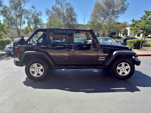 Used 2013 Jeep Wrangler Unlimited Sport AWD/4WD image 12