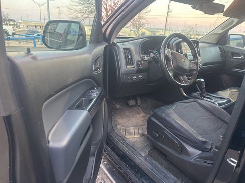 Used 2017 Chevrolet Colorado Z71 w/ Z71 Midnight Edition image 5