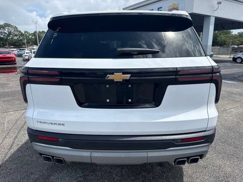 Used 2025 Chevrolet Traverse LT FWD image 7