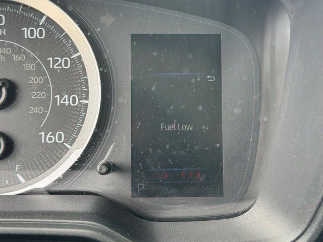 Used 2020 Toyota Corolla LE FWD image 17