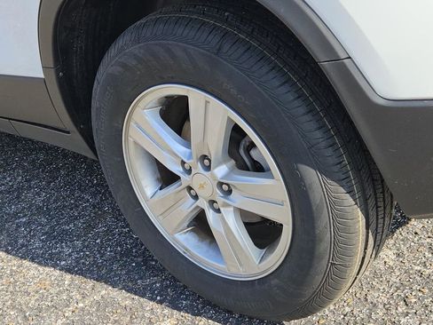 Used 2022 Chevrolet Trax LT w/ LT Convenience Package image 11