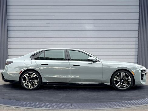 New 2026 BMW i7 xDrive60 image 3