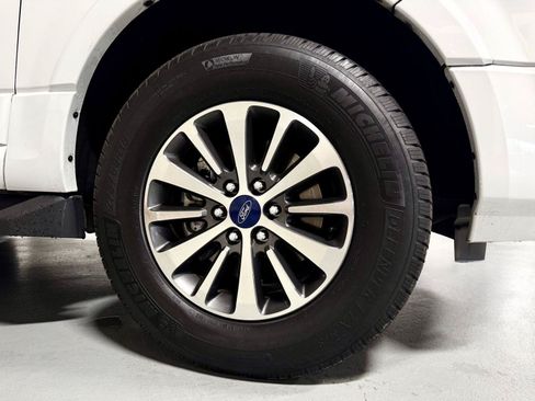 Used 2015 Ford Expedition XLT RWD image 13