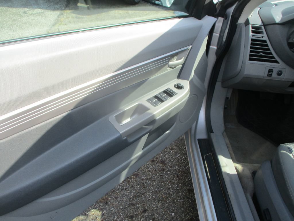 Used 2008 Chrysler Sebring LX FWD image 9