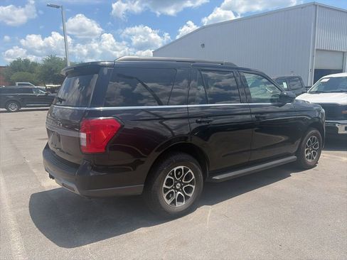 Used 2024 Ford Expedition XLT RWD image 3