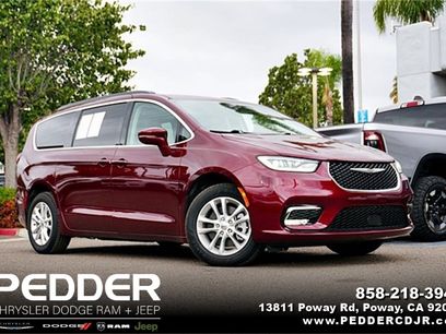 Certified 2021 Chrysler Pacifica Touring w/ Uconnect Theater Family Group