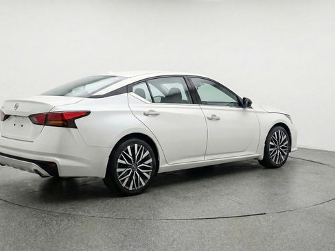 Used 2025 Nissan Altima 2.5 SV image 9