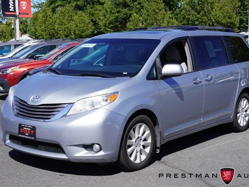 Used 2015 Toyota Sienna XLE w/ XLE Navigation Package AWD/4WD image 4